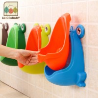 2017 hot selling lovely frog urinal boy toilet training plastic baby potty suck or hang on the wall